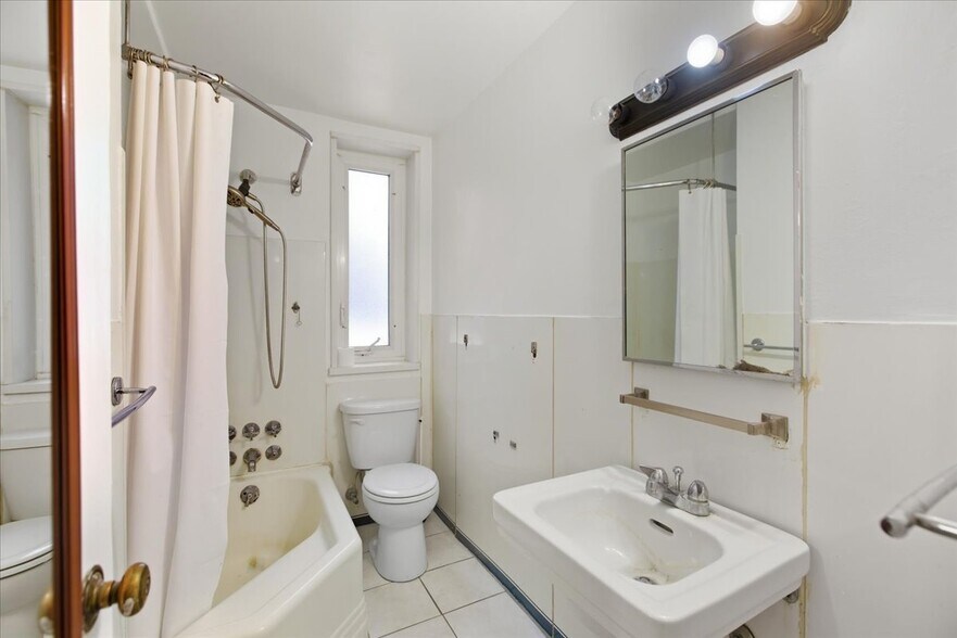 Building Photo - 7206 Oak Ave