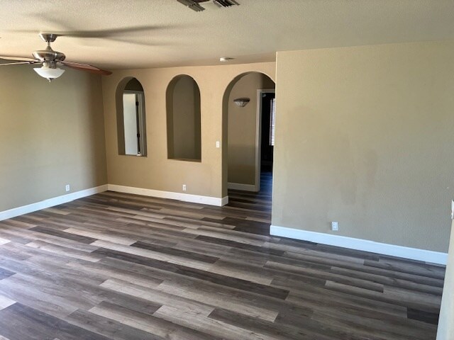 Building Photo - 2537 E Kent Ave