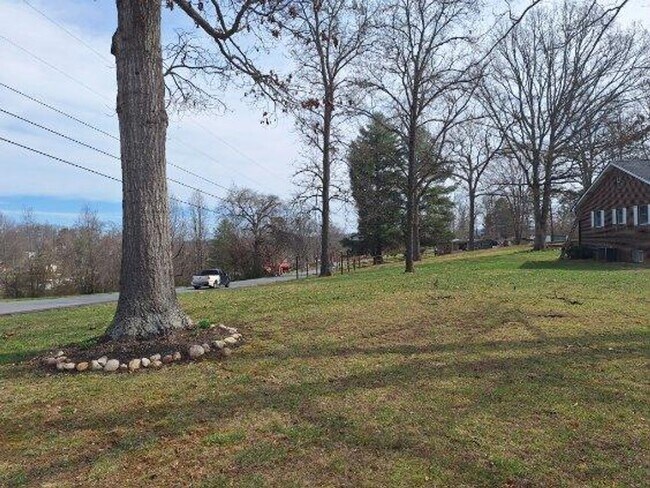 Building Photo - 1084 Nease Dr