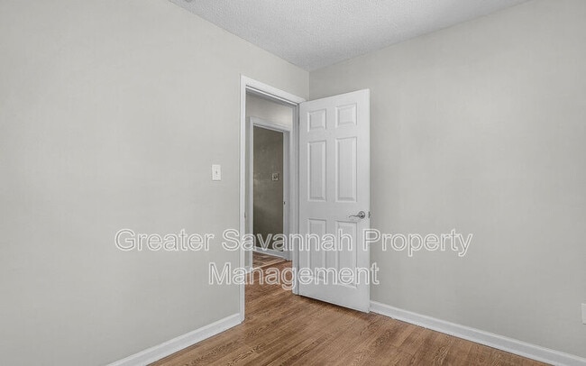 Building Photo - 2114 E 62nd St