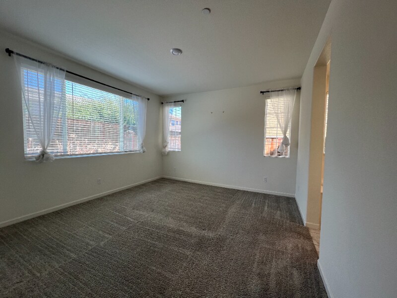 Building Photo - 5 Alvar Lp
