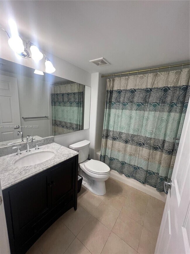 Building Photo - 1155 Brickell Bay Dr
