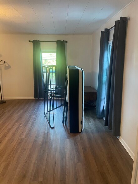 Building Photo - 4470 Main St