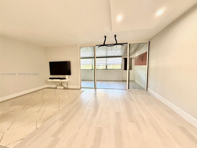 Building Photo - 20200 W Country Club Dr