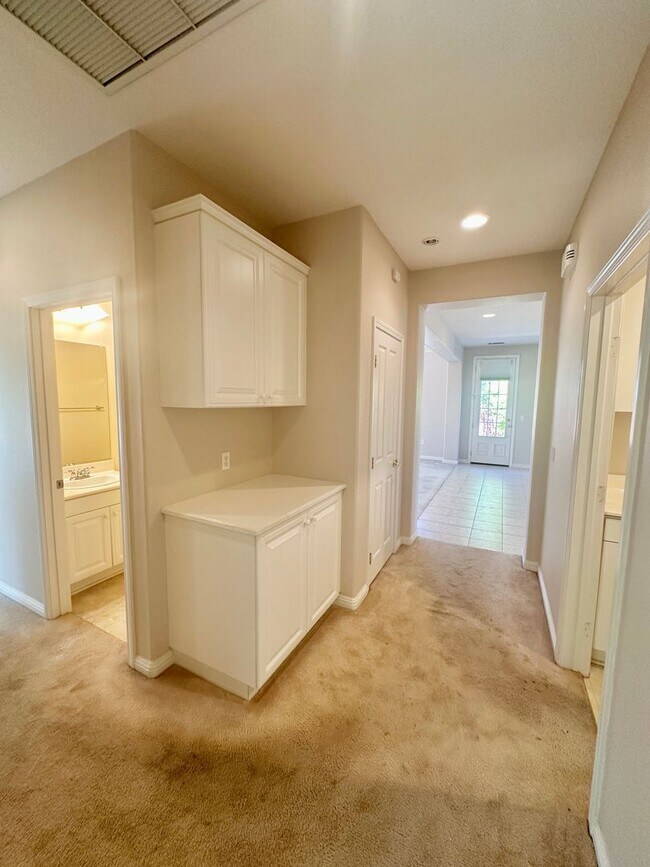 Building Photo - 2653 Traditions Loop