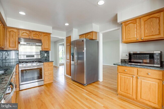 Building Photo - 1208 Forestwood Dr