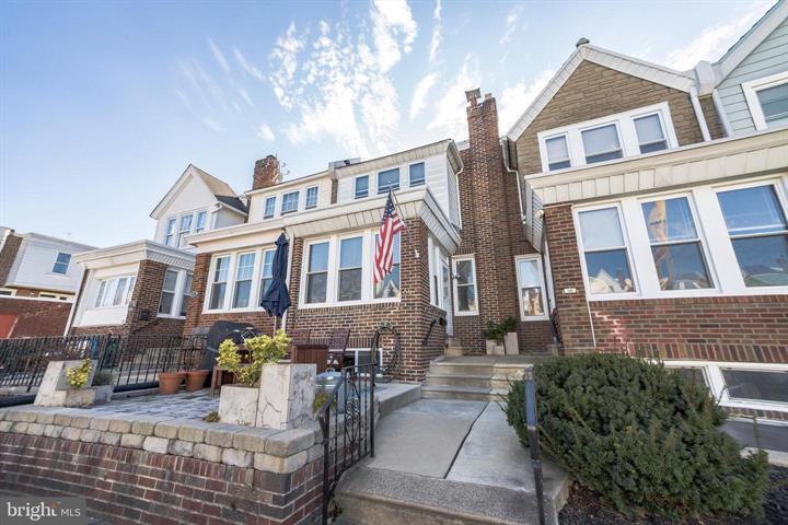 Front - 657 Gerhard St