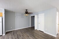 Building Photo - 135 W 14th Ave