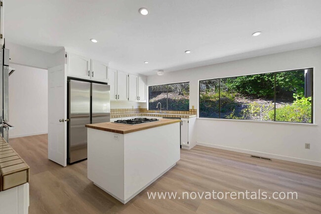 Building Photo - 32 Spinosa Way