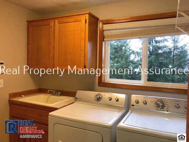 Building Photo - 15520 SW Breccia Dr