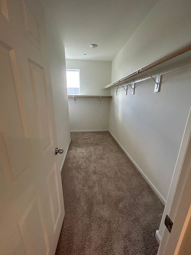 Building Photo - 5 Bedroom 4 Bathroom Home in The Quail Riv...