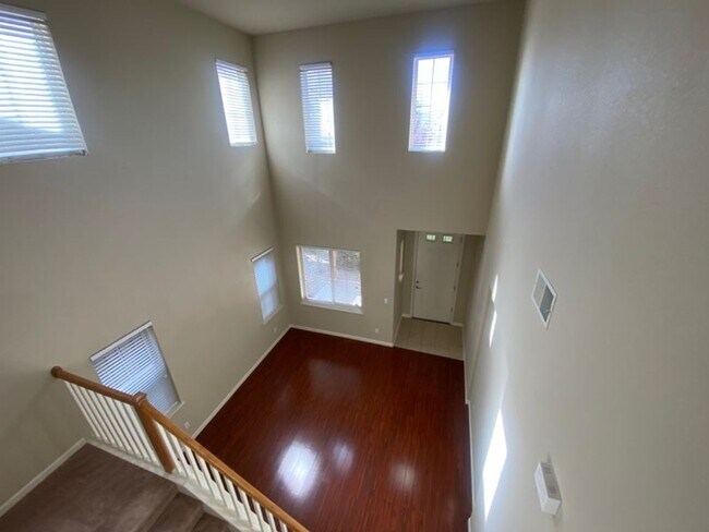 Building Photo - EXCEPTIONAL 4 BEDROOMS, 3 BATH, 3 CAR GARA...