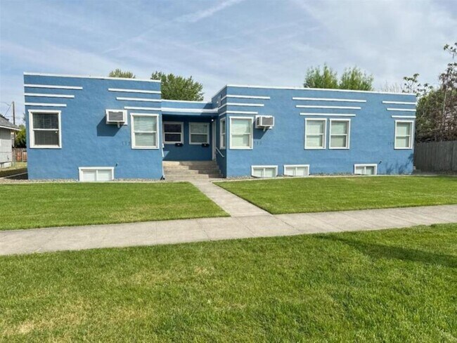 Building Photo - 711 W Bonneville St