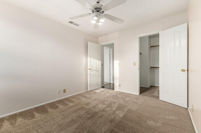 Building Photo - 14831 N 42nd Way