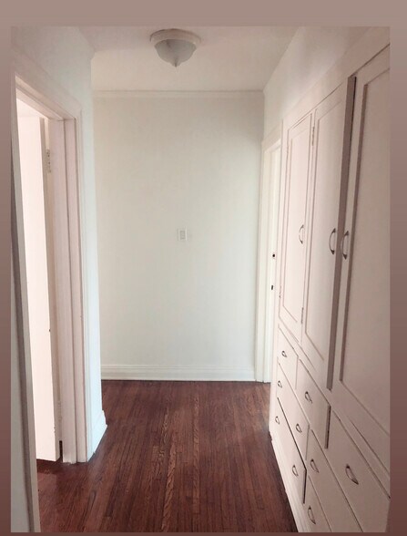 Building Photo - 1076 S Redondo Blvd