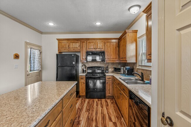 Building Photo - 403 Holleman Dr