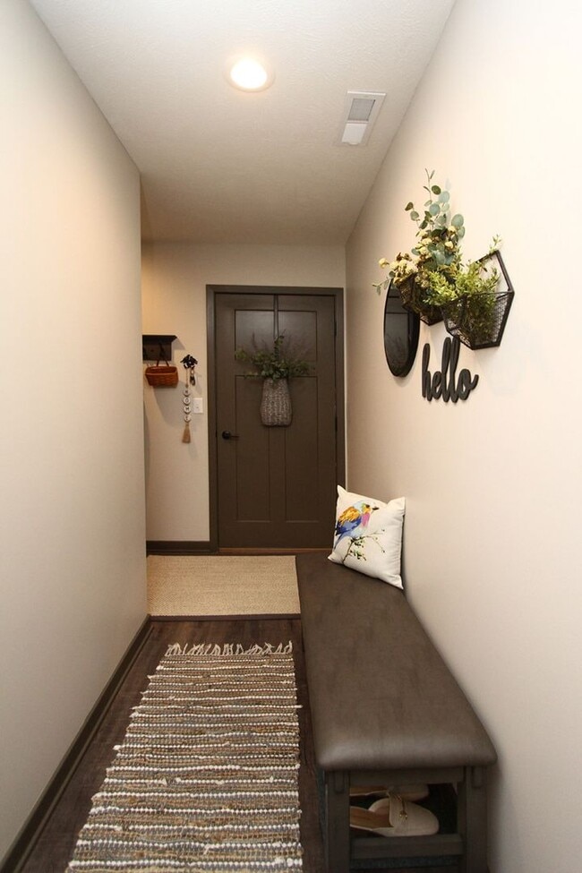 Building Photo - Beautiful Furnished Townhouse -Shorter Ter...