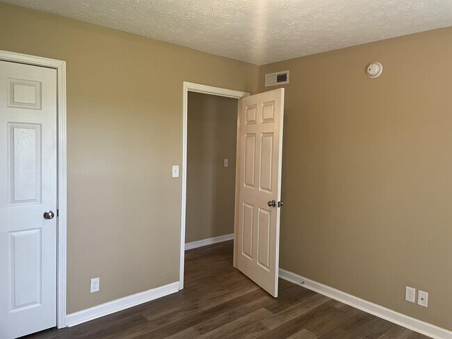 Building Photo - 2817 Colt Dr NE