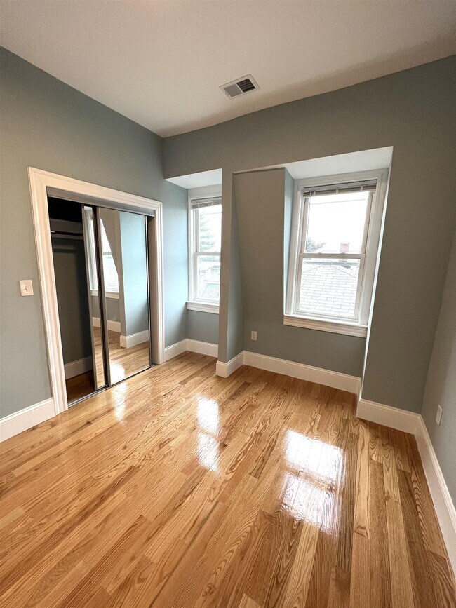 Building Photo - 67 Pearl St