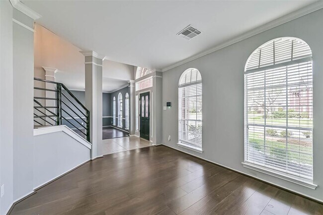 Building Photo - 9910 Brook Meadow Ln