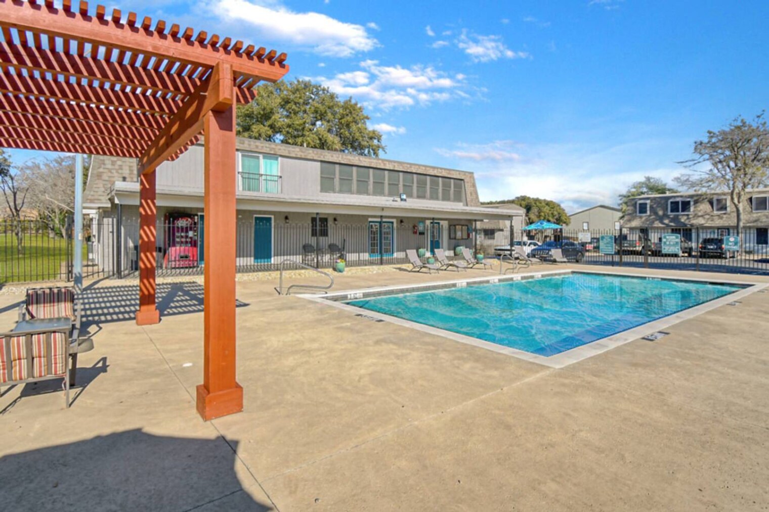 Building Photo - 3013 Northridge Dr