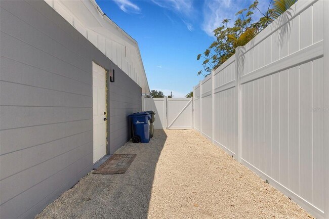 Building Photo - 4645 Hunter Ridge Dr