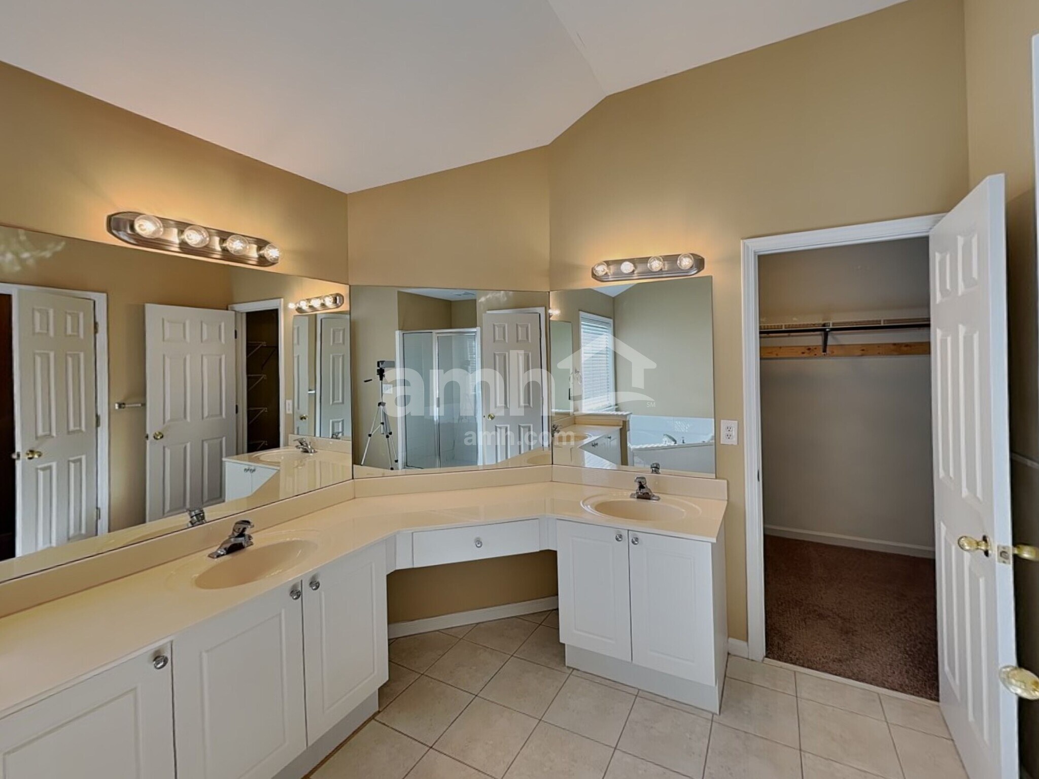 Building Photo - 6855 River Island Cir