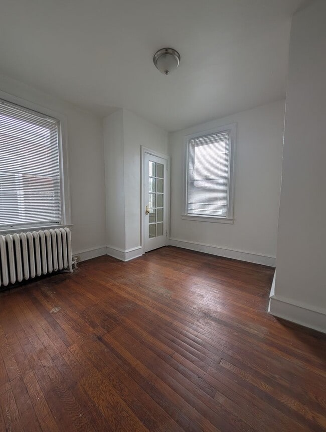 Building Photo - Now Showing!