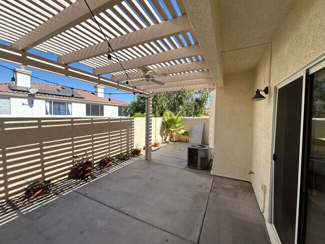 Building Photo - ***MOVE-IN SPECIAL!!!*** 2-Bedroom, 2-Bathroom Townhome located in Henderson, Nevada