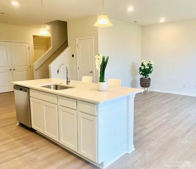 Building Photo - 1104 Salt Springs Dr