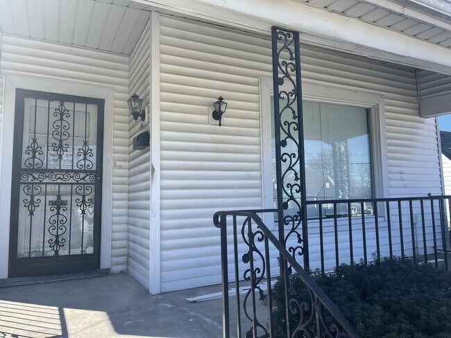 Building Photo - 418 Breckenridge St