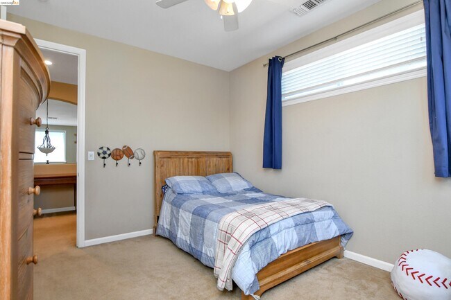 Building Photo - 5563 Arcadia Cir