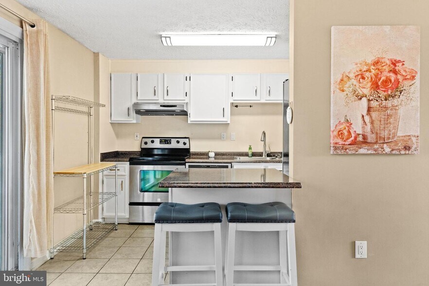 Building Photo - 8469 Rippled Creek Ct