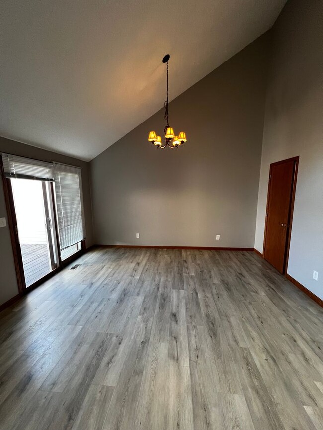 Building Photo - Charming 2-Bedroom Condo Overlooking Bos L...