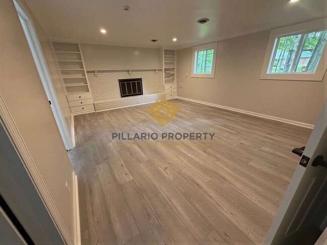 Building Photo - 2706 Lakewood Dr N
