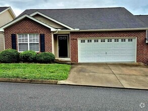 Building Photo - Updated 2br/2ba condo in the heart of West...