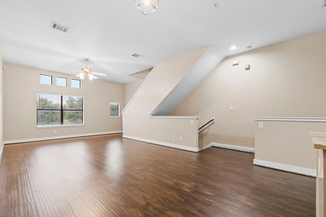 Building Photo - Gated 2BR Townhome Just Minutes from the T...