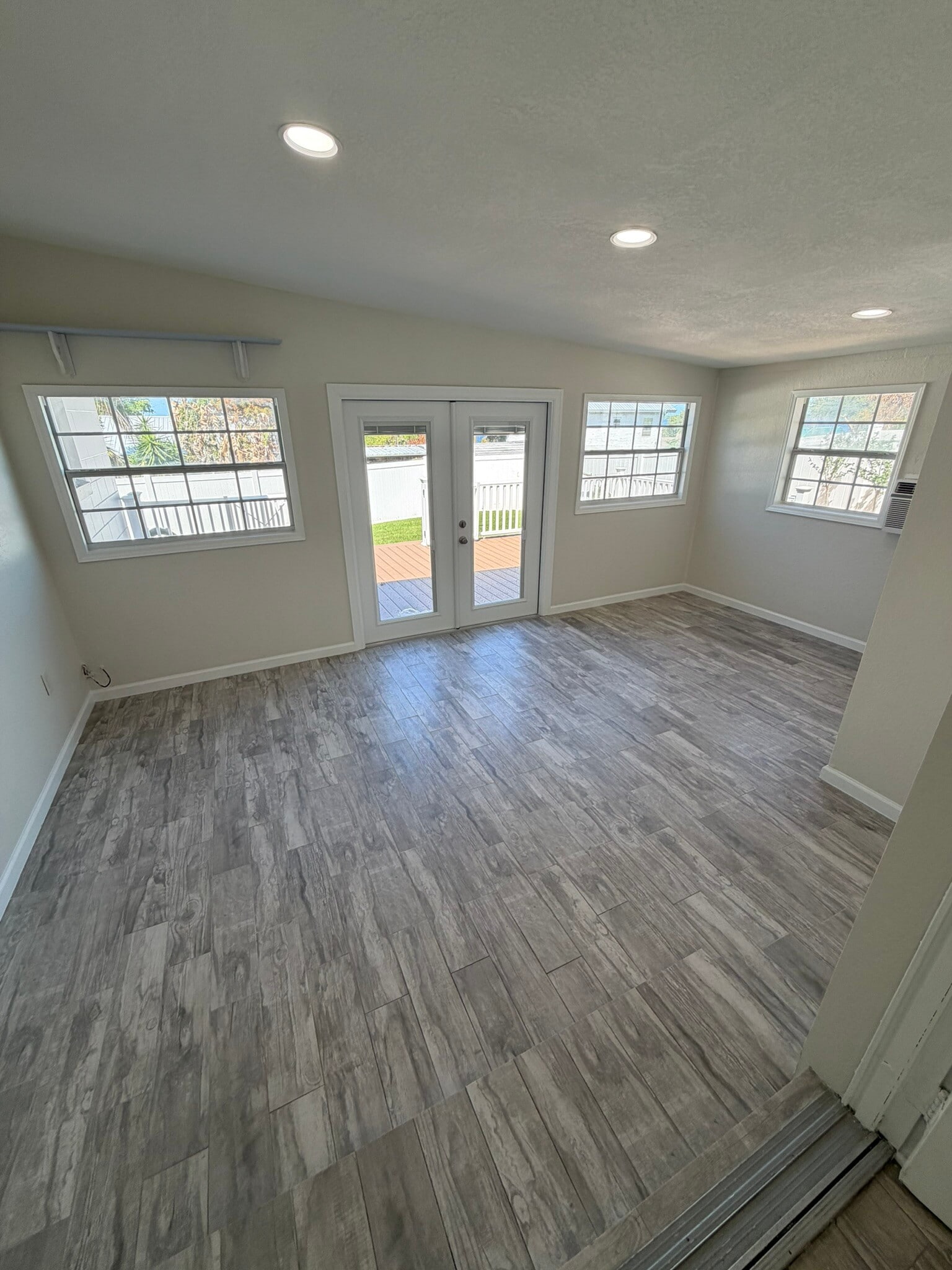 Building Photo - 268 2nd St