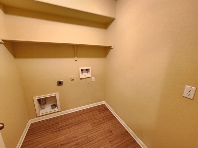 Building Photo - 107 Lavaca Loop