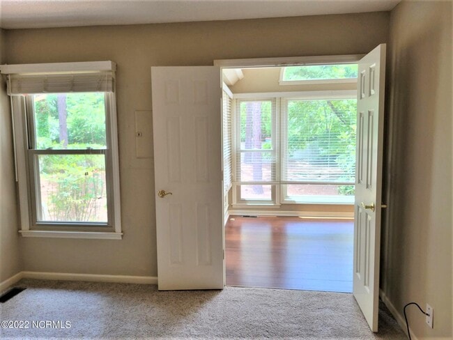 Building Photo - 301 Hampton Dr