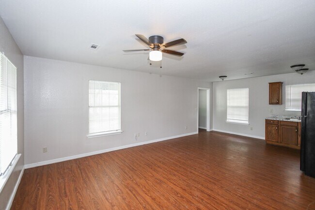Building Photo - 3 Bed 2 Bath in Springdale