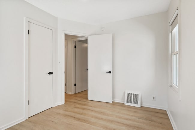 Building Photo - 2905 Blackstone Ave