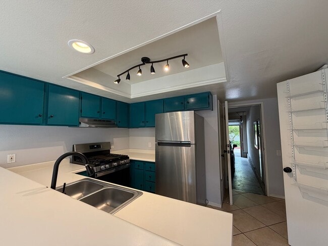 Building Photo - Vandenberg Village Condo