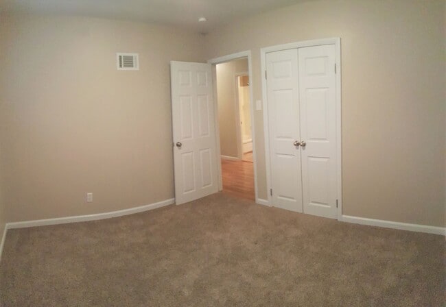 Building Photo - 784 Rojean Dr