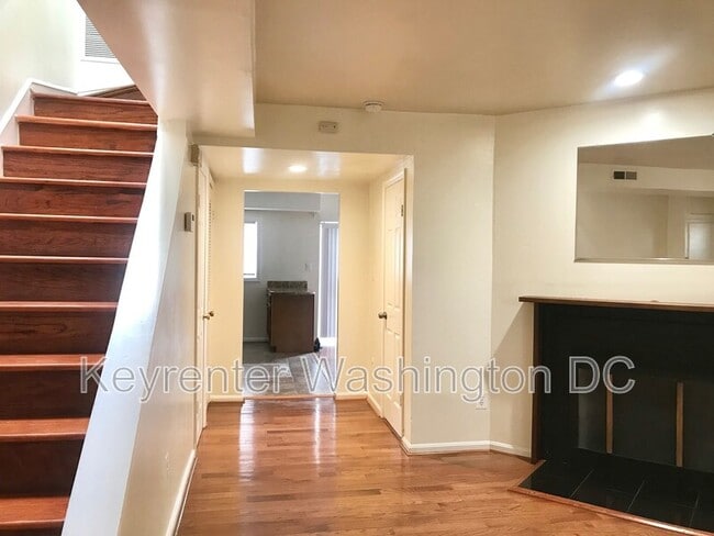 Building Photo - 107 P St NW