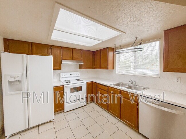 Building Photo - 142 N 200 W