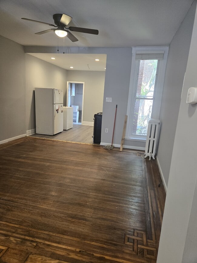 Building Photo - 1049 S 54th St