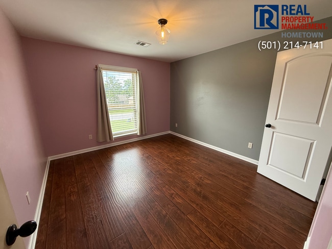 Building Photo - 2232 Ingleside Dr