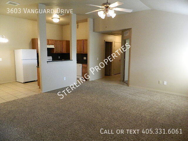 Building Photo - 3603 Vanguard Dr