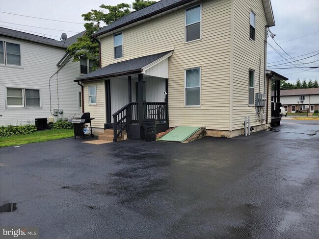 Building Photo - 133 Alice Ann St